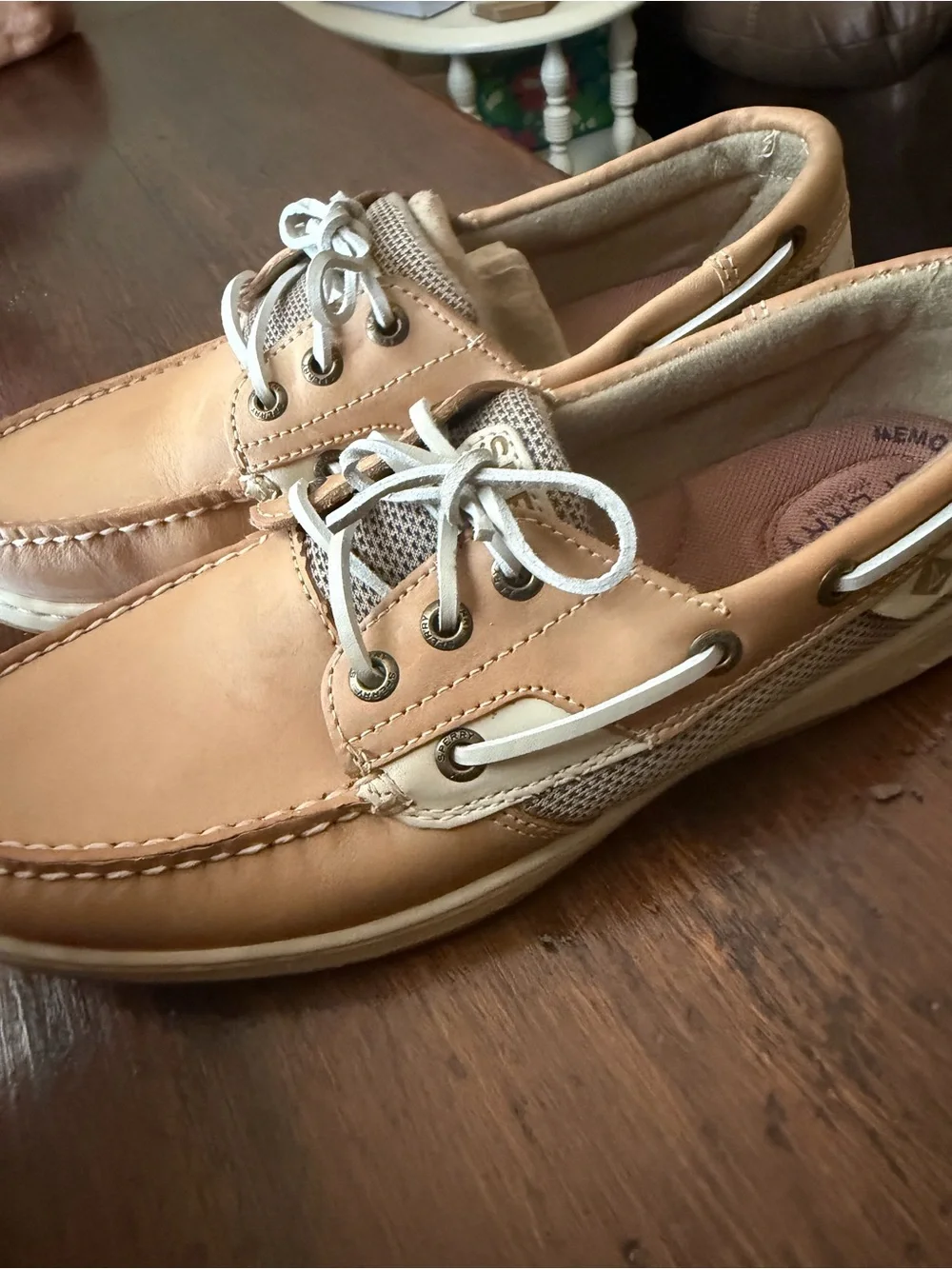 Sperry women’s Tan Leather Lace-Up Boat Shoes with White Laces